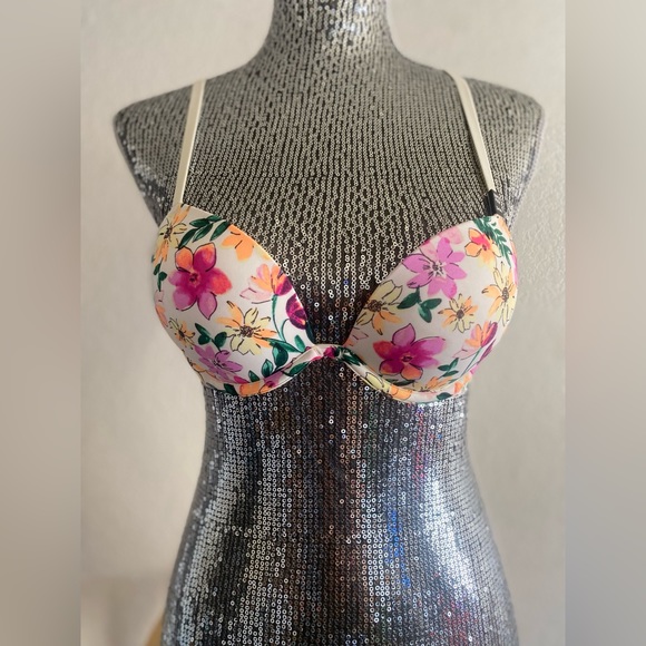 Victoria’s Secret set - Picture 1 of 3